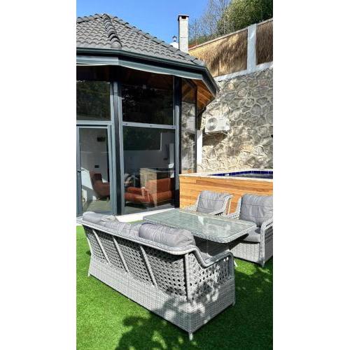 Sıcak Havuzlu ve Jakuzili Villa 1