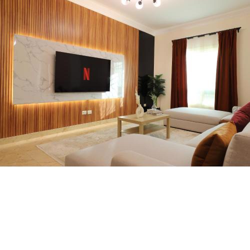 Signature Stays - Spacious Modern Apt