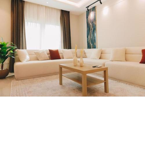 Signature Stays Luxurious Modern Apt