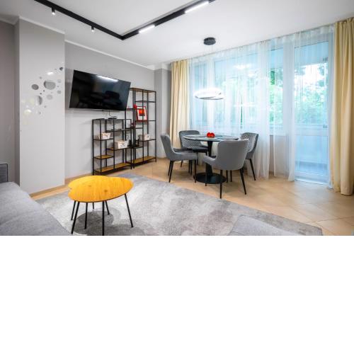 Silver Gem -1BD with desk and balcony