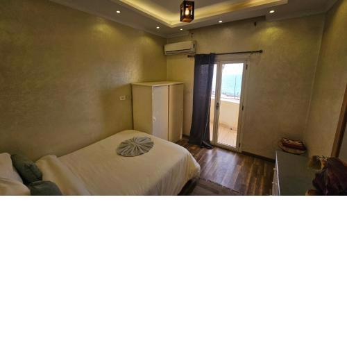 Simple sea view apartment - families only