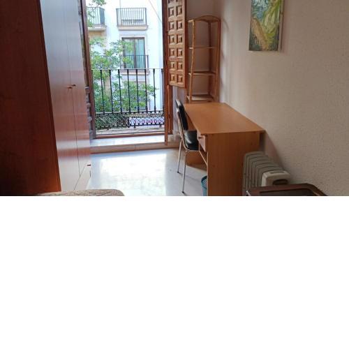Single room in center of Granada