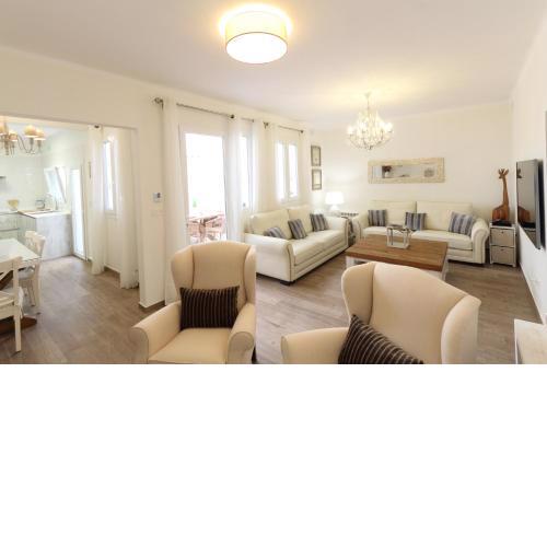 Sitges Centre Mediterranean House- 5 Bedroom, 4 Bathroom, Terrace Courtyard, Private Rooptop Pool