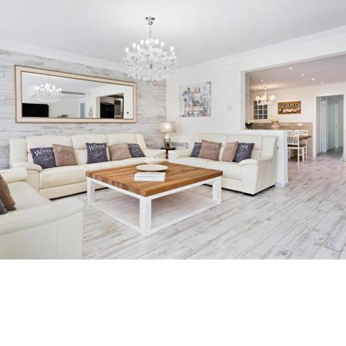 Sitges Spaces Mediterranean Apartments 4 bedroom, 4 bathroom, Huge Terrace, Jacuzzi- Sleeps 9