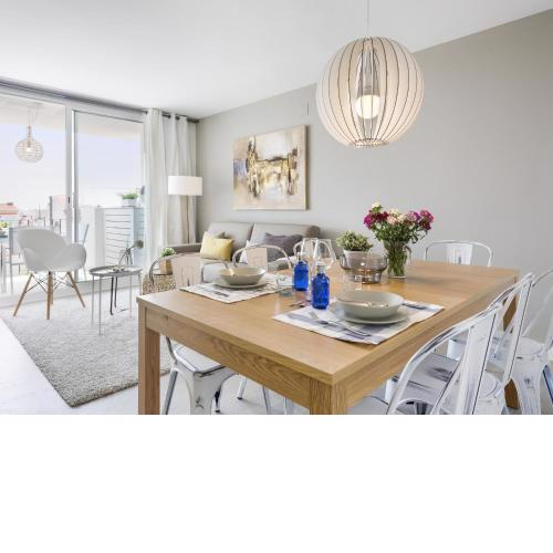 Sitges Spaces Oasis Penthouse 3 Bedroom, 2 Bathroom, Terrace, Pool, Sleeps up to 6
