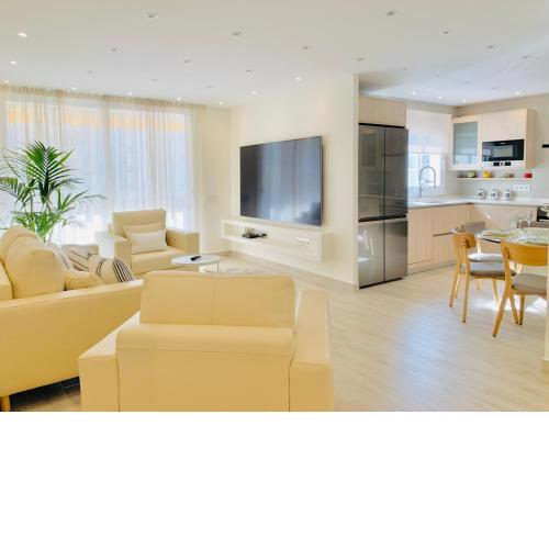 Sitges Spaces Oasis Suites- 4 Bedroom, 4 Ensuite Bathrooms, Terrace, Pool, Sitges Centre