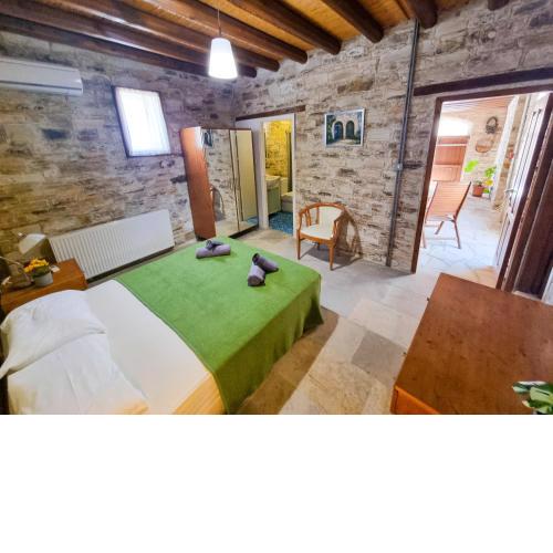 Skarinou's Landhouse Poolside Heaven Apartment