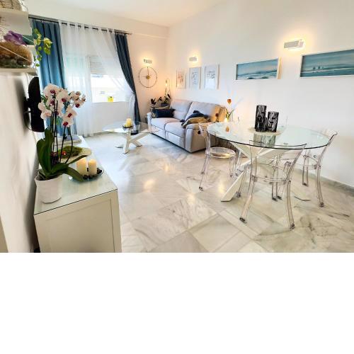 Skol 438 Super One-bedroom Apartment with Sea Views