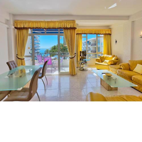 Skol 439 Spacious and Refurbished Apartment with Sea Views
