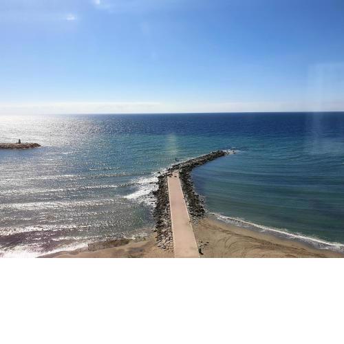 Skol 617 Beachfront Two-bedrooms Duplex With Sea Views
