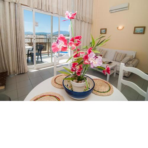 Skol 911A 1 Bedroom Duplex with sea views