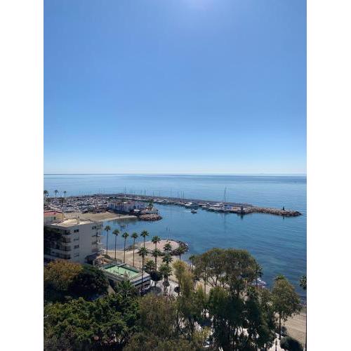 Skol 927A - beachfront central luxury penthouse