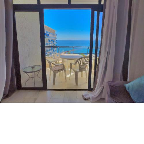 Skol 935 - Cozy 2-Bedroom Apartment with Amazing Sea Views