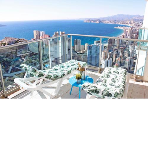 Sky High apartment on the 38th floor - Sea views
