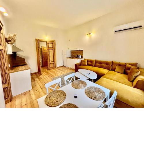 SKYLER VINTAGE APARTMENTS