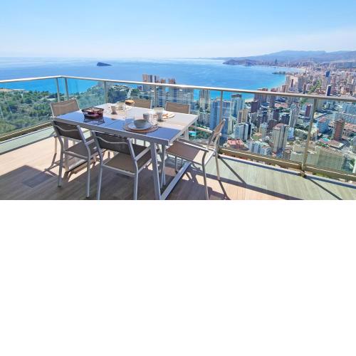 Skyscraper apartment with panoramic views - floor 38
