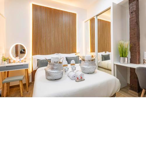 Sleep, Shower and coffee near Madrid's Gran Via