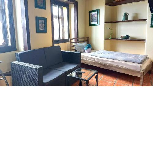Small studio 15m for young people with sea view
