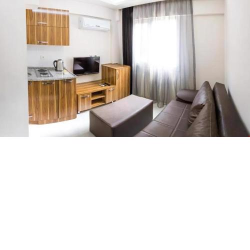 Smyrna Homes & Suits