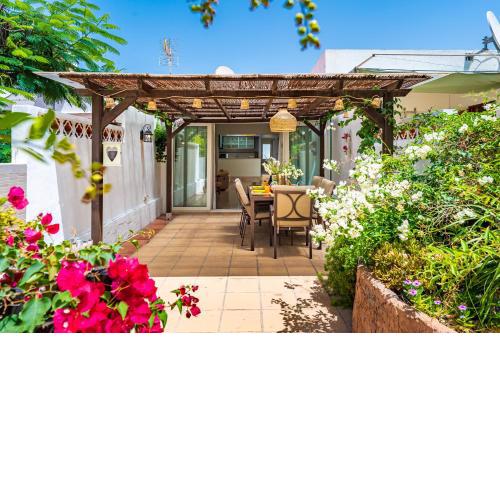 Sol del Sur! Cozy spacious bungalow with a garden, next to the ocean