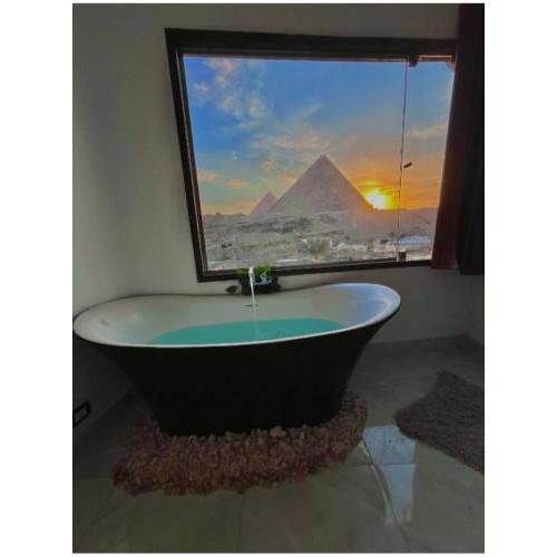 Sola Pyramids inn