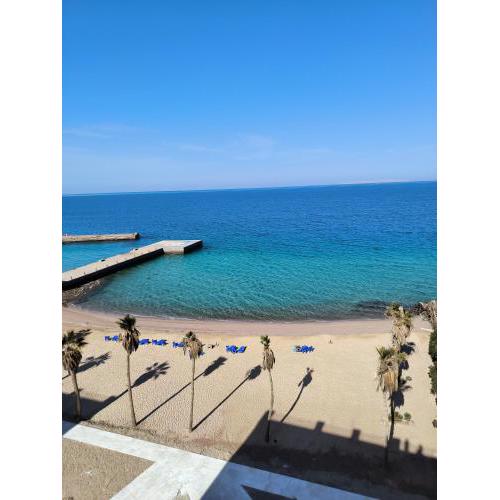 Solo beach front studio or for couple