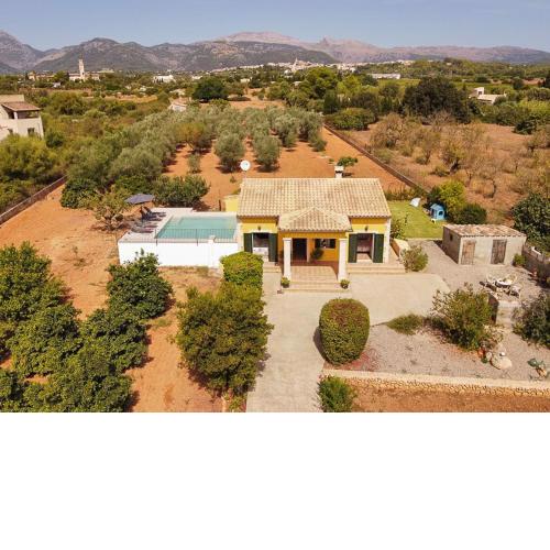 Son Serra country villa for 4 near Buger