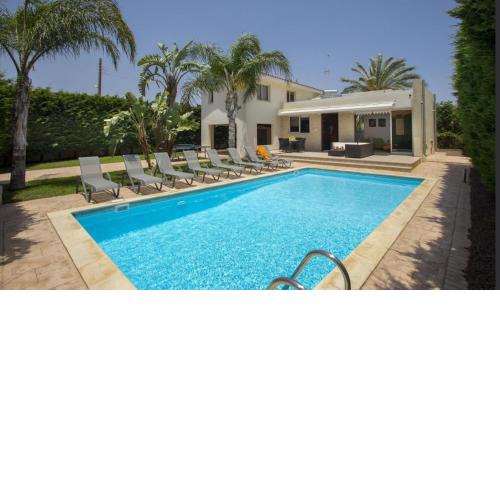 Soothing Sunset Villa With Private Pool, 200m from the Beach