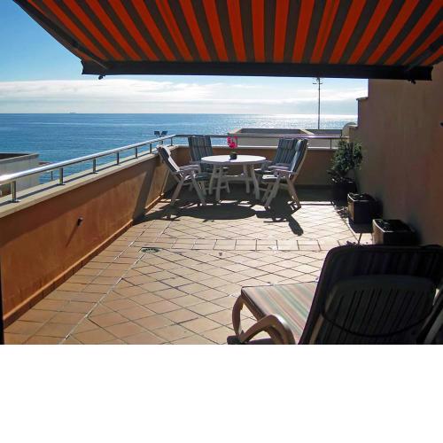SOTA 3 by RENTMEDANO Beach front, spectacular ocean views, parking, WiFi