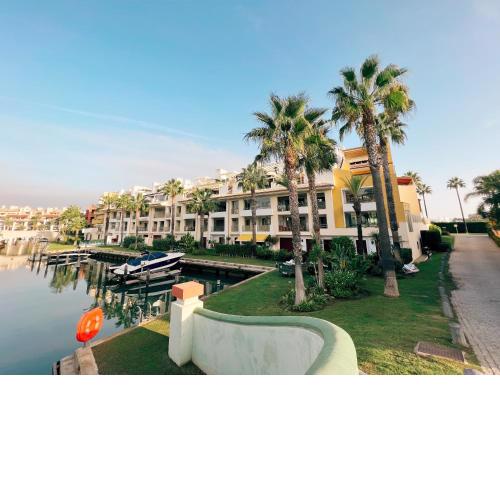 Sotogrande Alboaire- Waterfront luxury 4 bedroom Apt in the Marina of Sotogrande