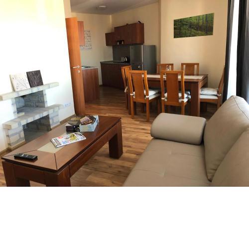 Spacious 2 Bed Apartment Close To Gondola