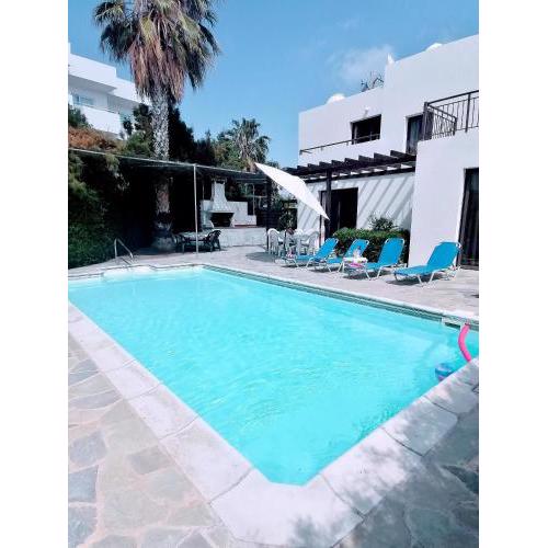 Spacious 3 bedroom villa private pool