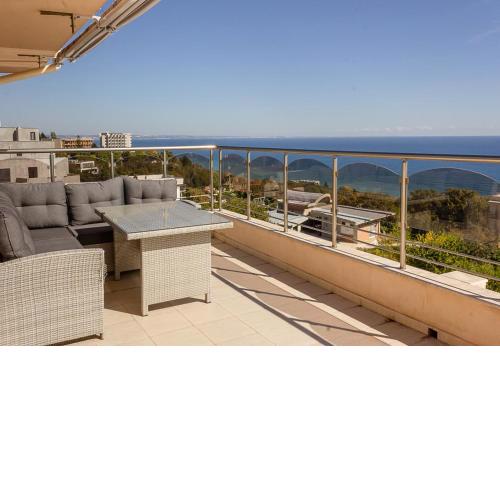 Spacious 3BD Flat with Large Terrace & Sea View
