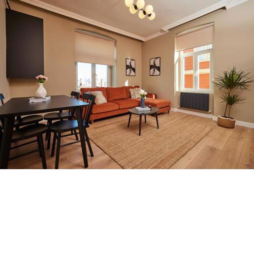 Spacious 3BR 2Bath AC in Center