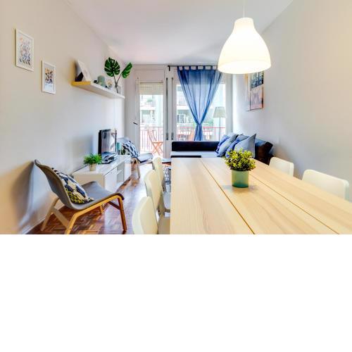 Spacious 4 Bedroom Apartment Fira BCN & Camp Nou