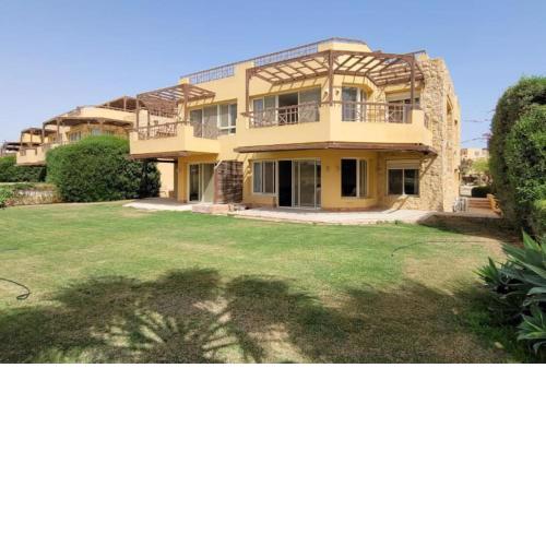Spacious 6-BRs in El-Sokhna /Beach & pool access