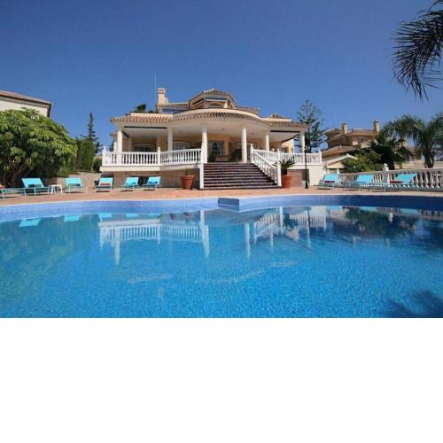 Spacious 700m2 villa, Golfers paradise.