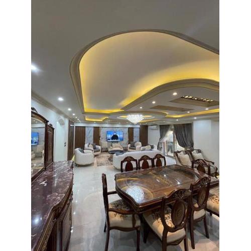 spacious and luxurious apartment