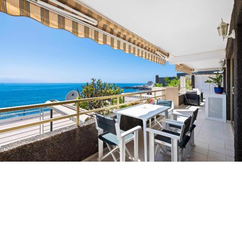 Spacious apart with large terrace,5 min beach