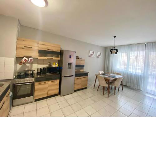 Spacious Apartment next to South Park Просторен Апартамент до Южен Парк Top Location