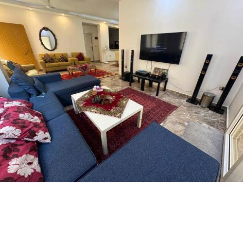 Spacious Apartment Private Garden, Free Parking