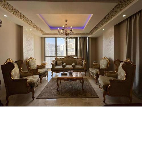 Spacious Apartment with Antique Furnishings & Views