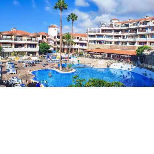 Spacious apartment with private garden in Tenerife south