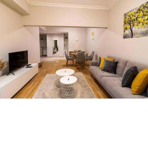 Spacious Aristocratic Apt. with a Colourful View