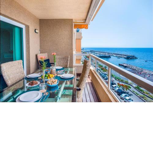 Spacious beach apartment with private parking