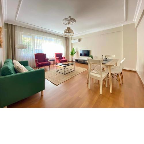 Spacious & City Center 3 Bedroom Flat - No2