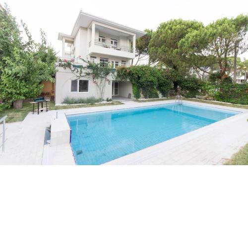 Spacious Exquisite 5BR Villa with Private Pool