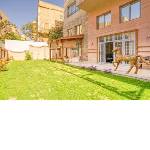 Spacious Garden Duplex near JW Marriott