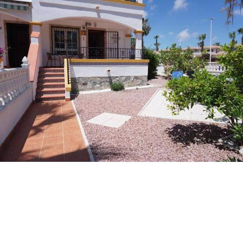 Spacious Ground floor apartment with Garden & Communal Pool