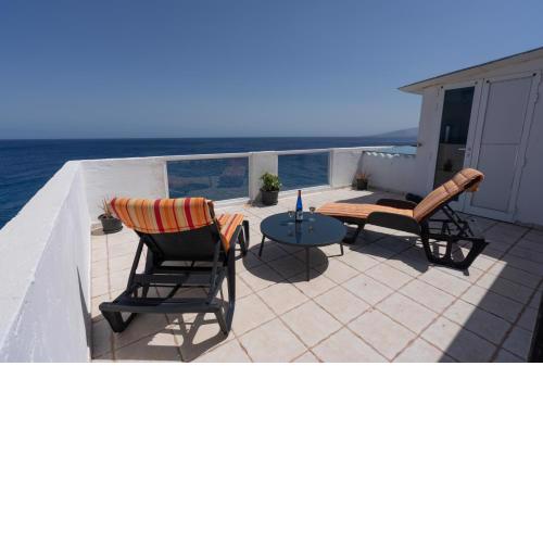 Spacious house with huge terrace facing the sea